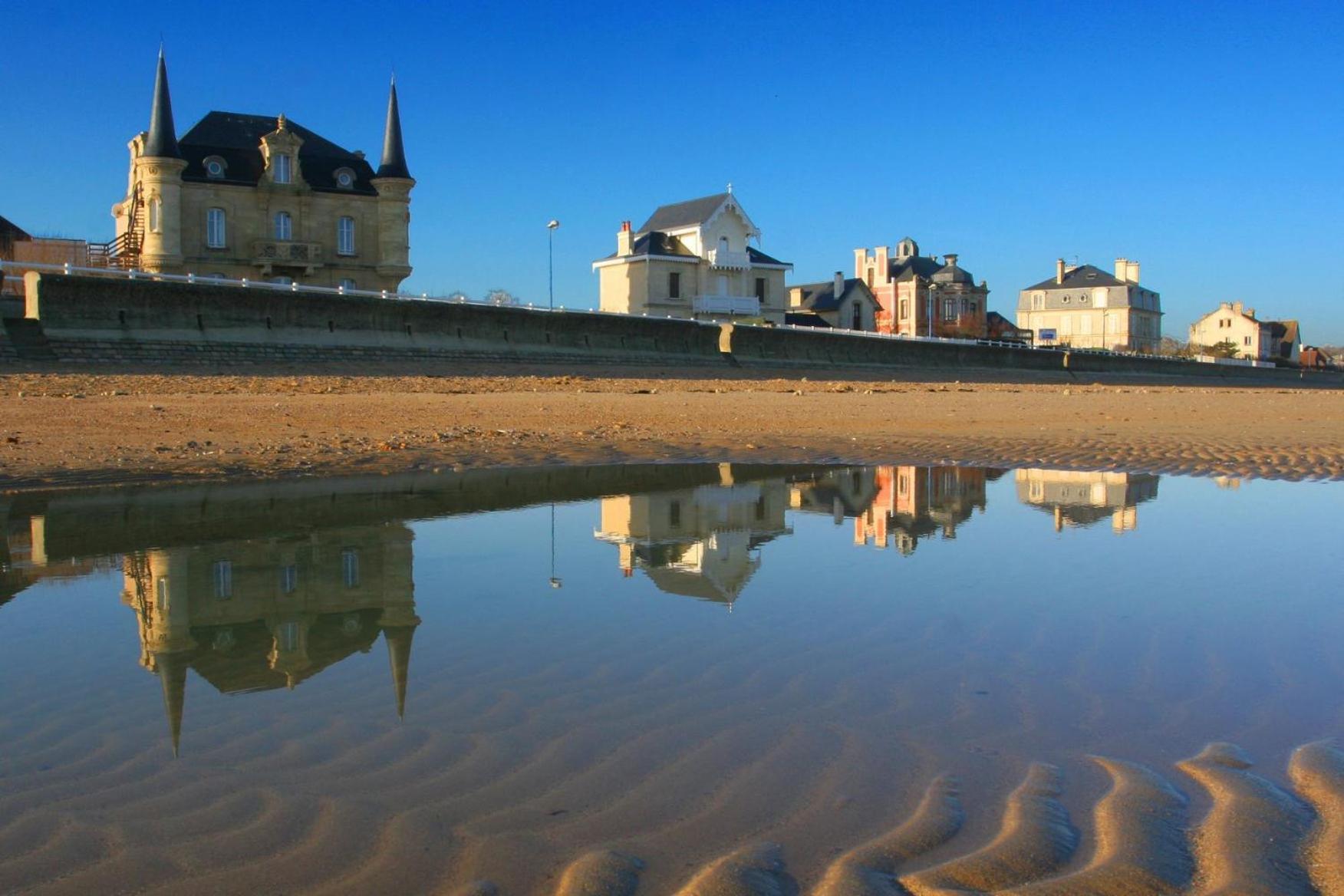 Les Douves Duplex 5 Personnes Lumineux Avec Jardin Et Terrasse Amenagee , Vue Sur Chateau A 5Mn De La Mer, Proche Omaha Beach Et Bayeux Commes ภายนอก รูปภาพ